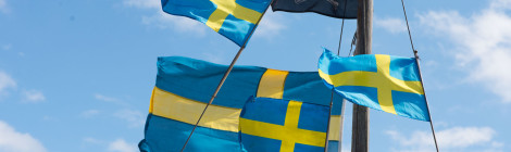 Svenska flaggan och Jolly Roger