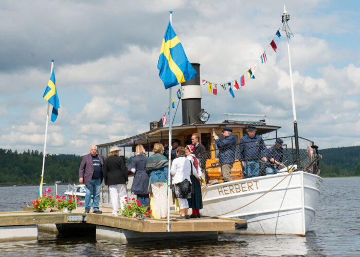 Nationaldagen vid ångbåtsbryggan i Björboholm. Tur med ångbåten Herbert.